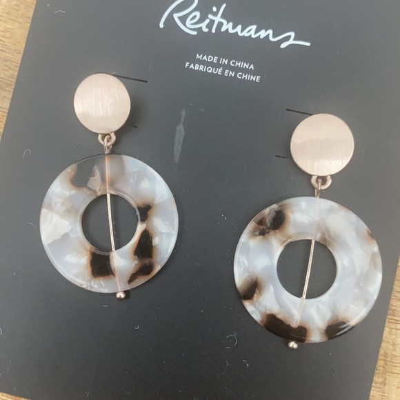 ✨ Reitmans | Resin Disc Pendant Earrings - Picture 3 of 3
